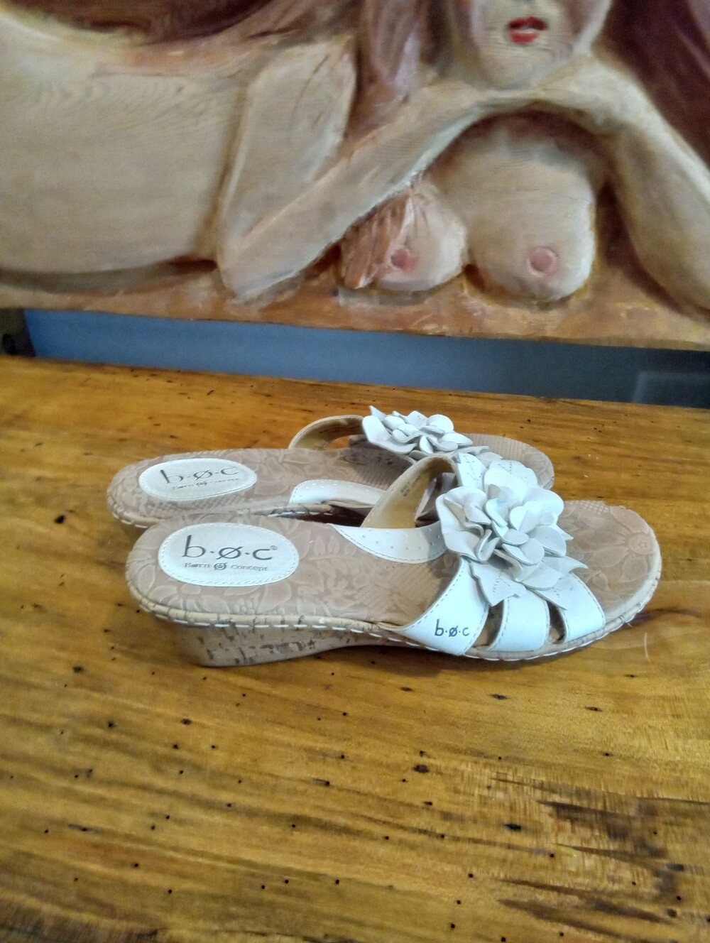 b.o.c. Born Concept "Hensley" Size 9 White Flower Rosette 2" Cork Wedge Sandal